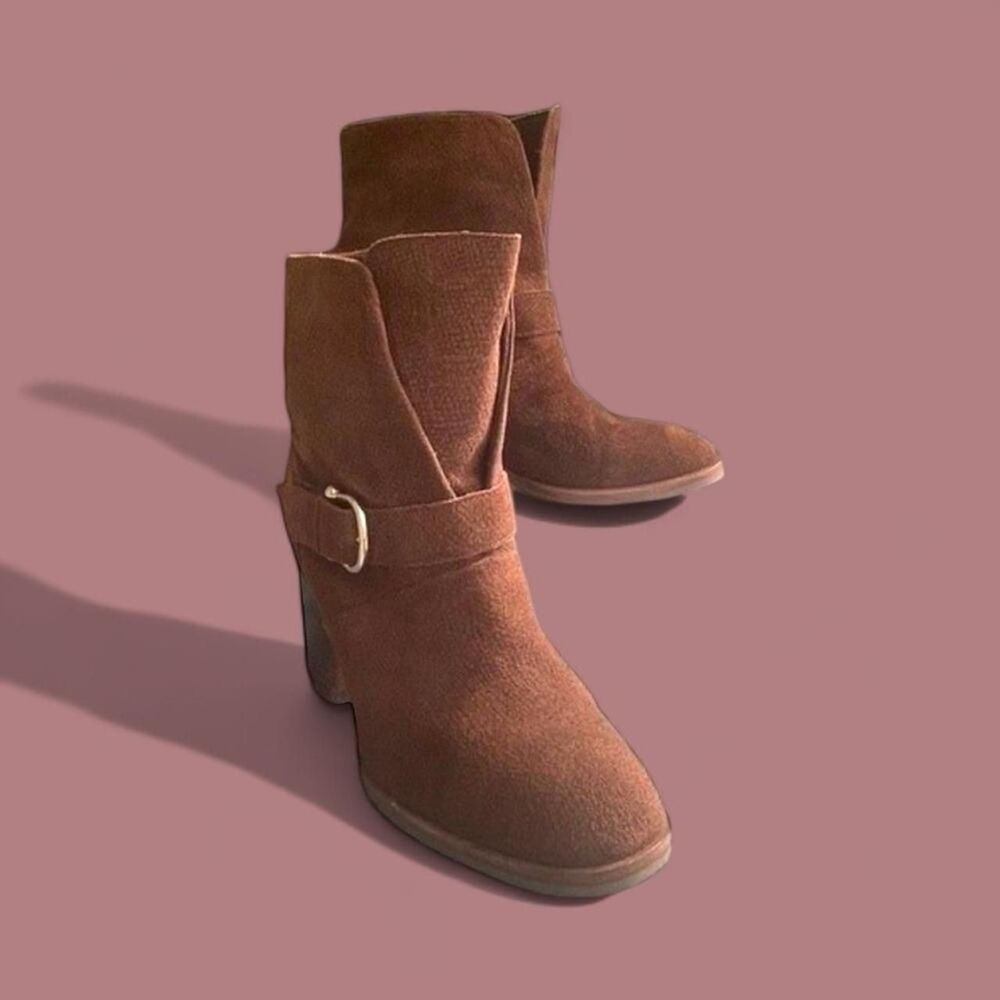 Isola Brown Suede Booties sz 8